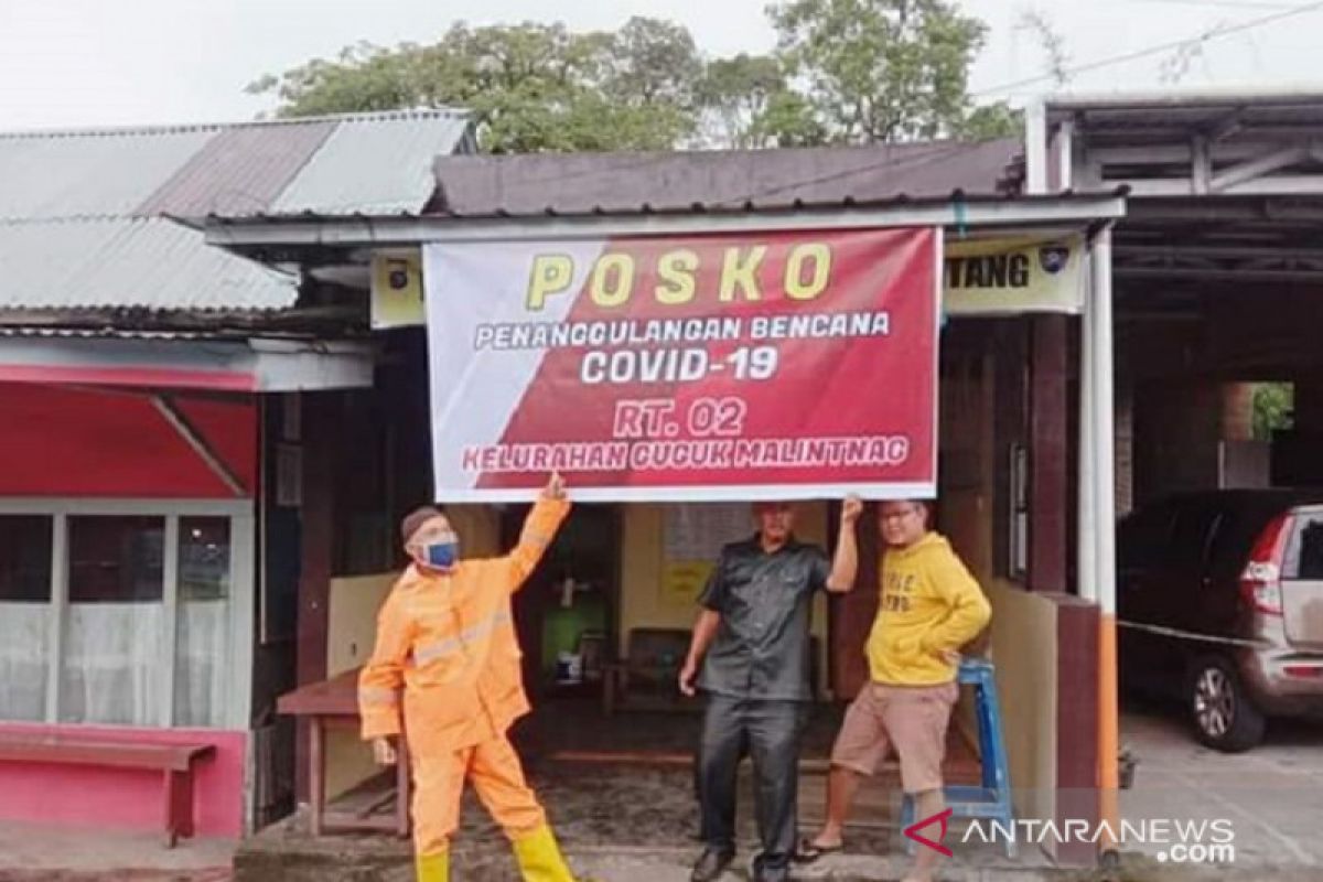 Kelurahan di Padang Panjang manfaatkan pos ronda sebagai posko COVID-19