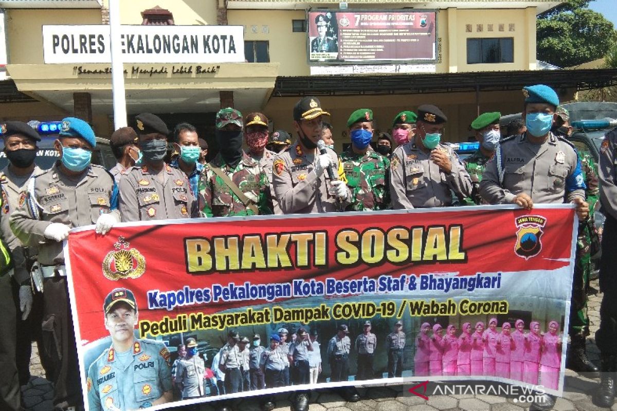 Polresta Pekalongan bagikan 500 paket sembako warga terdampak COVID-19