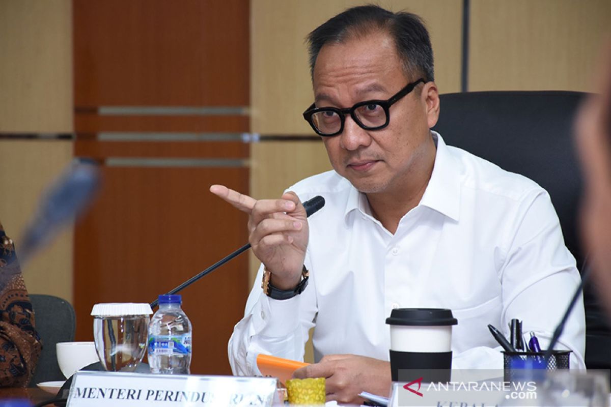 Menperin Agus Gumiwang pastikan kegiatan industri jalankan protokol kesehatan