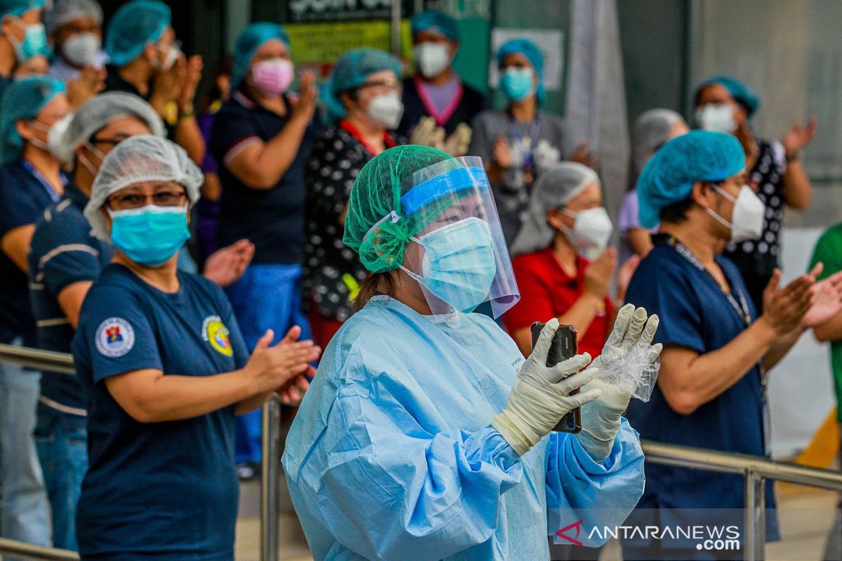 Cegah penularan corona, dokter di Filipina bangun "tenda karantina"