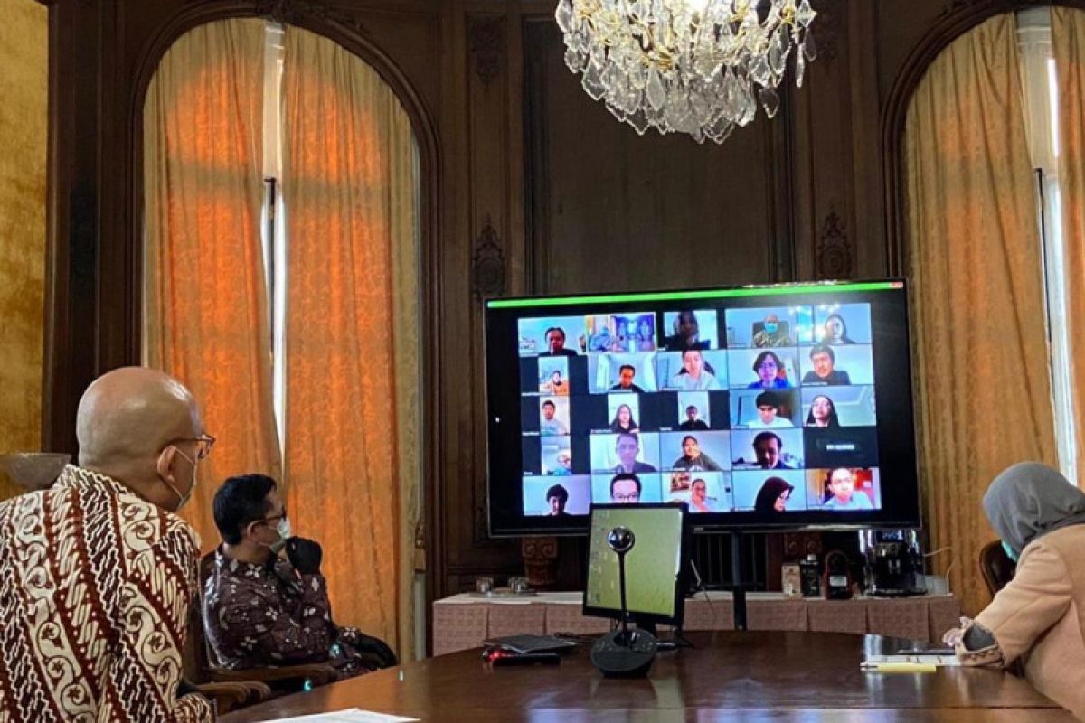 Dubes-mahasiswa Indonesia di Paris gelar bincang COVID-19