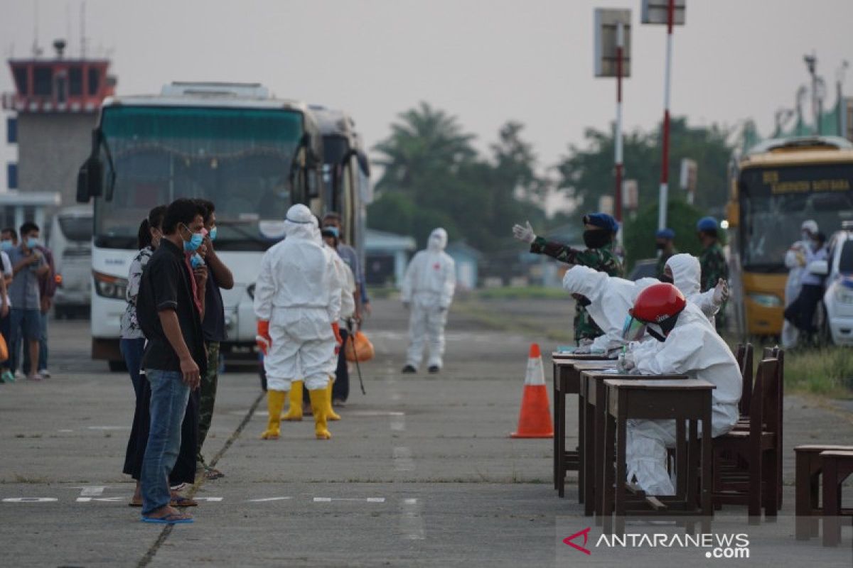 Gelombang keempat TKI dari Malaysia tiba di Lanud Sowondo Medan