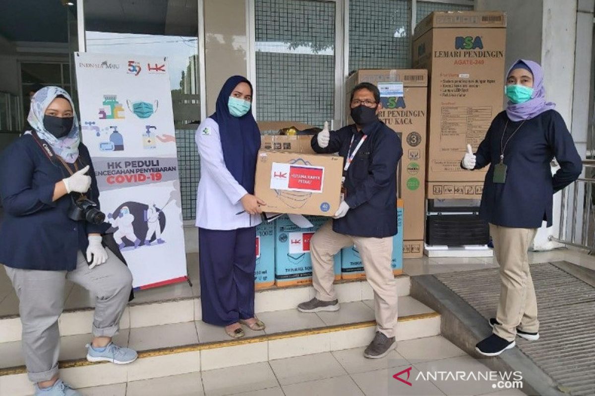 Hutama Karya serahkan bantuan APD ke beberapa rumah sakit