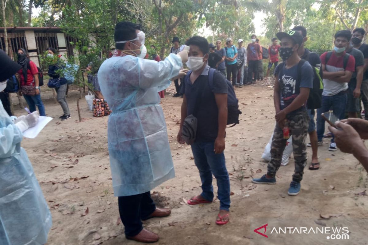 48 TKI dari Malaysia jalani "rapid test" COVID-19 di Bintan