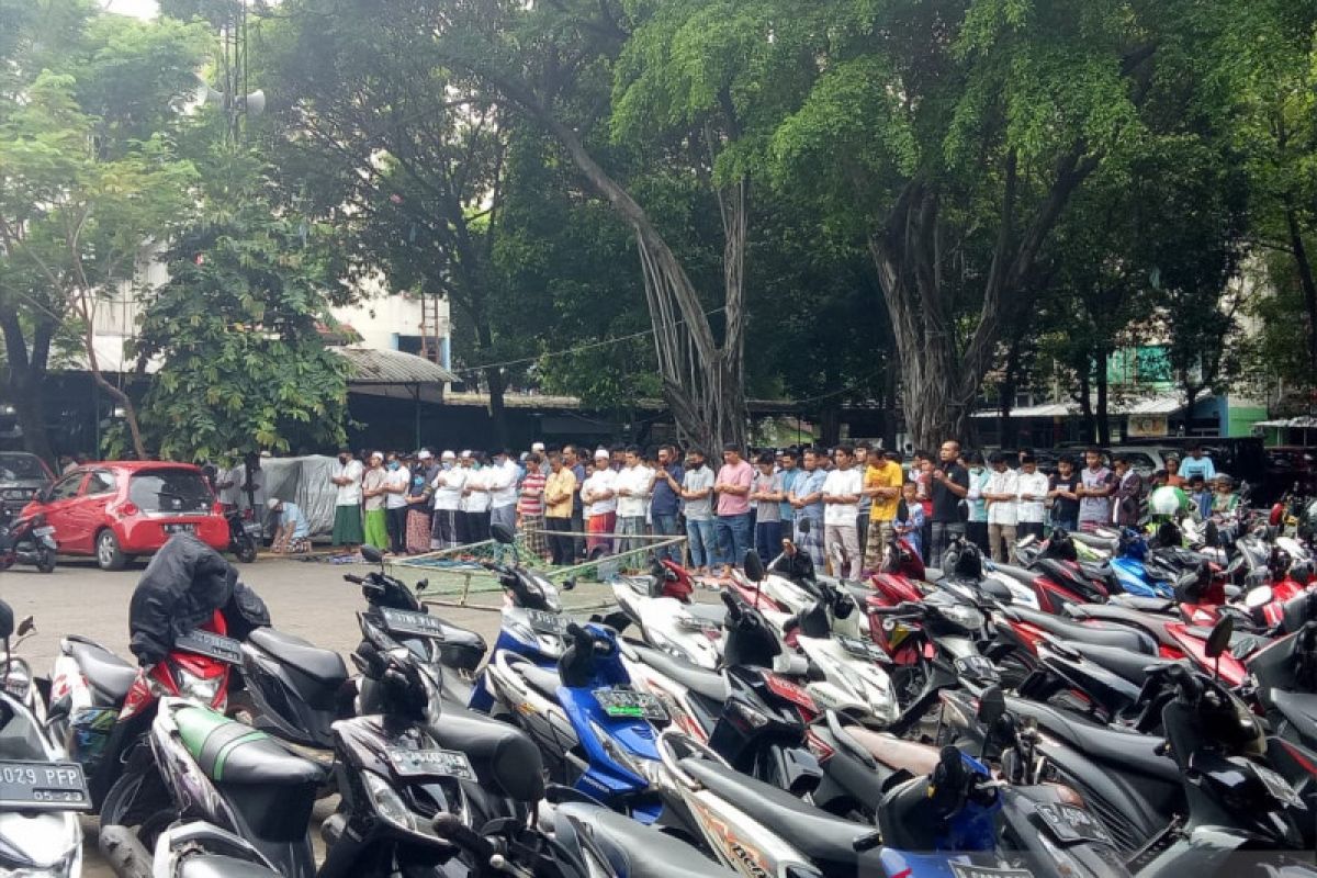 Langgar PSBB, 20 persen masjid di Jakarta pusat masih adakan Shalat Jumat