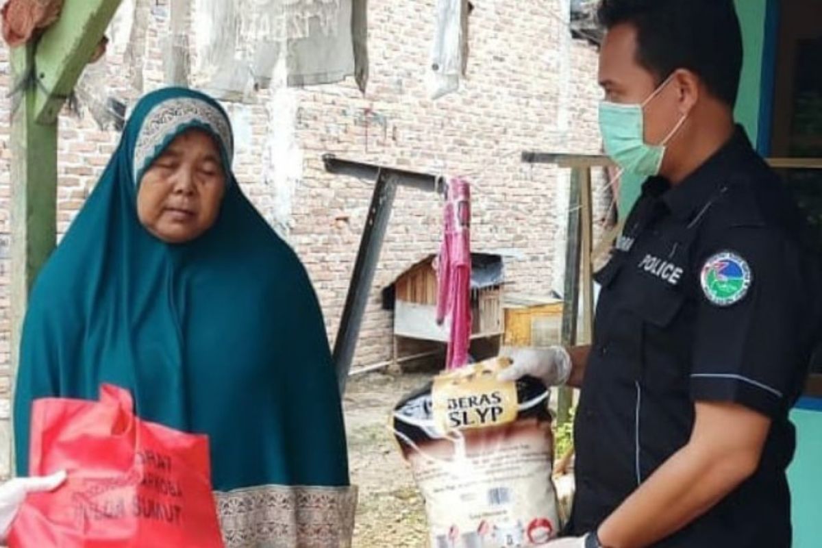 Polda Sumut bagikan sembako ke  panti asuhan terdampak COVID-19