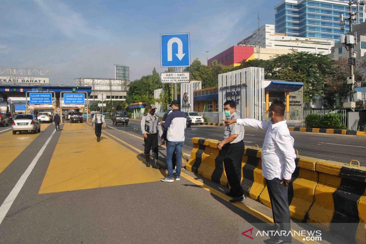 Hari pertama PSBB, volume kendaraan dari Bekasi ke Jakarta turun