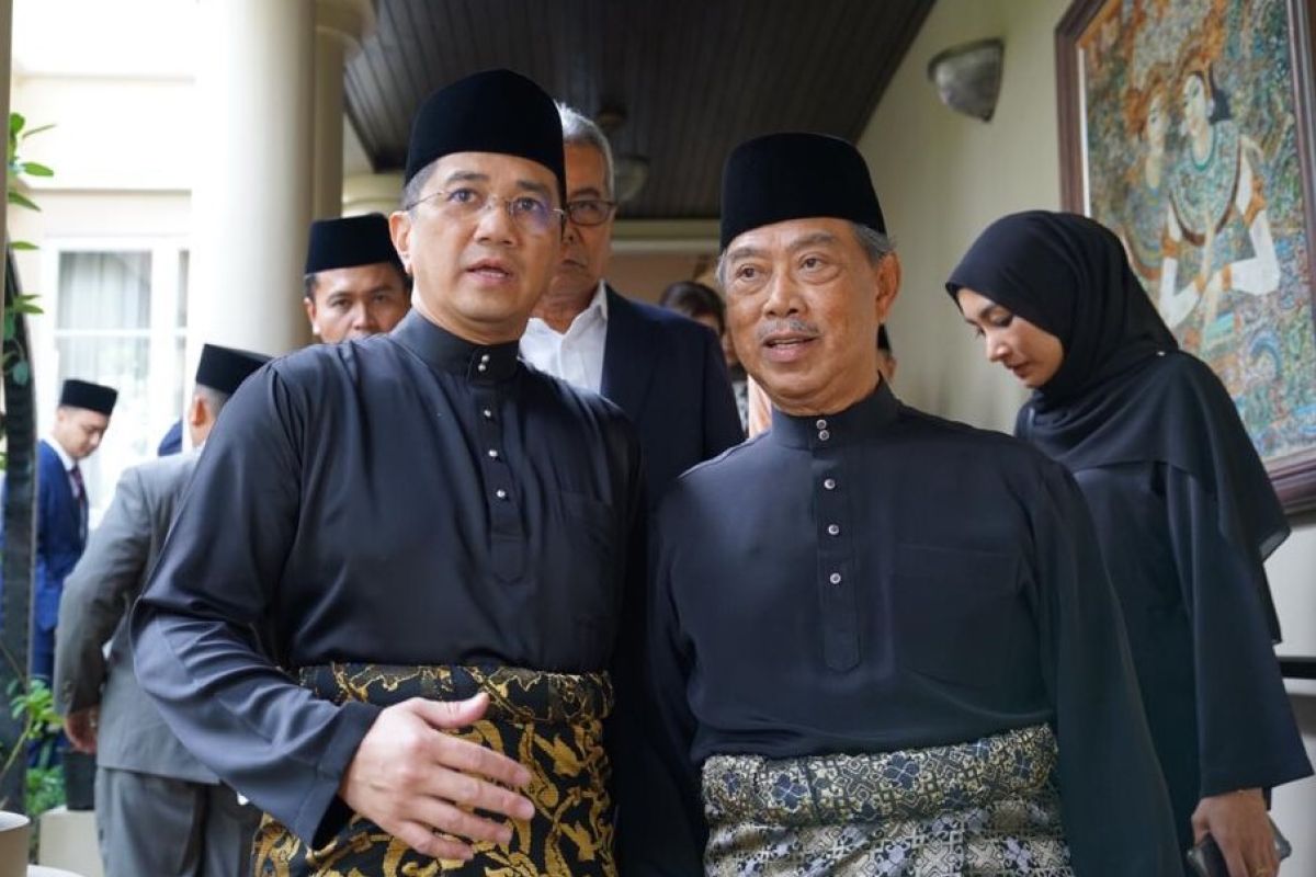 Malaysia izinkan kedai pangkas rambut buka