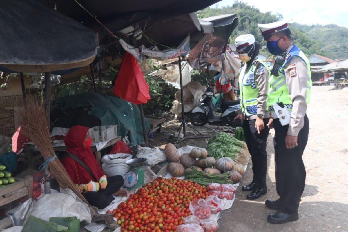 Pedagang Pasar Youtefa diimbau gunakan masker cegah corona