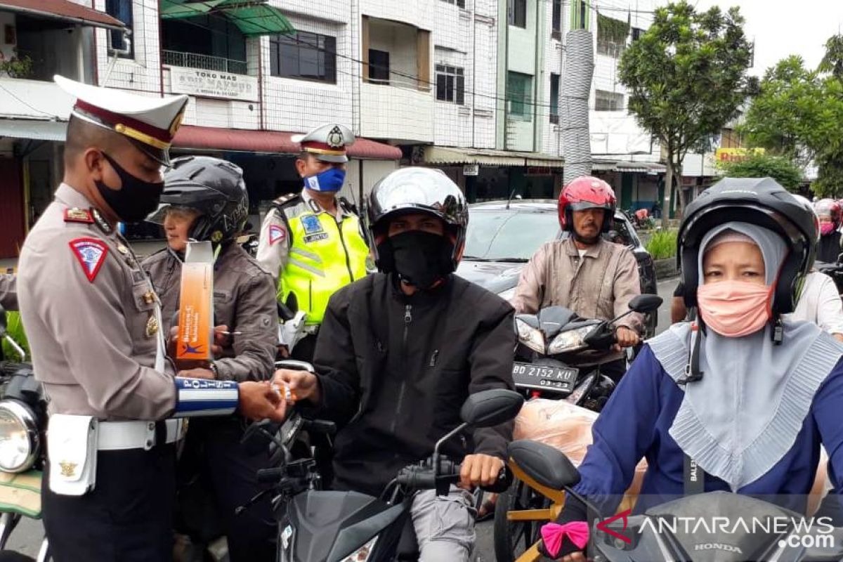 Polres Rejang Lebong bagikan ratusan keping vitamin C