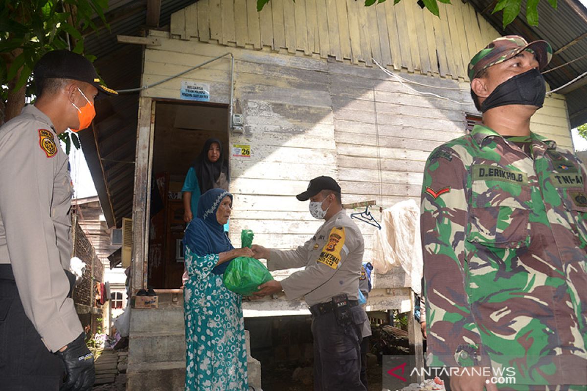 Warga terdampak COVID-19 peroleh sembako