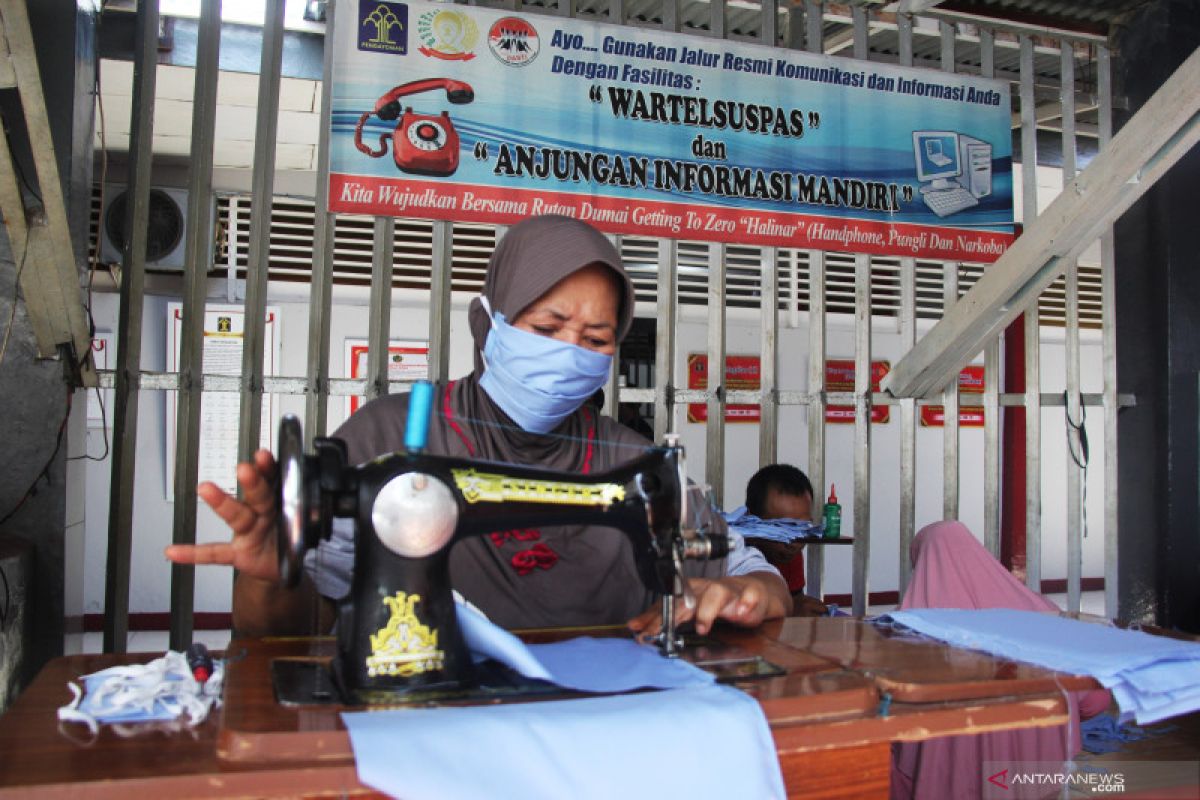 Pertamina Dumai produksi masker dan pelindung wajah karya narapidana