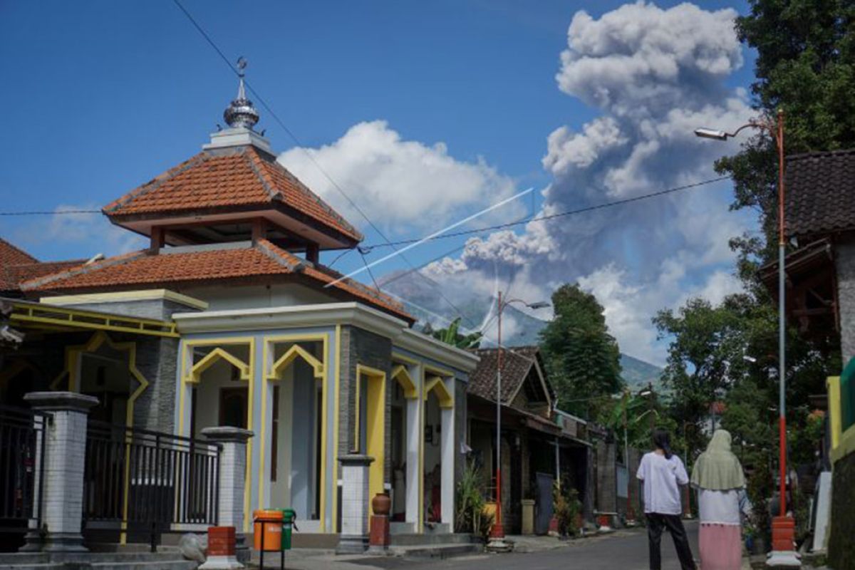 Gunung Merapi erupsi