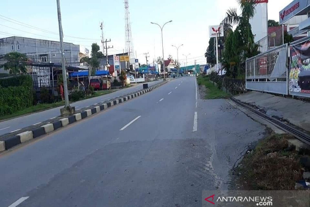 Arus lalulintas dan pasar di Kota Kendari lengang