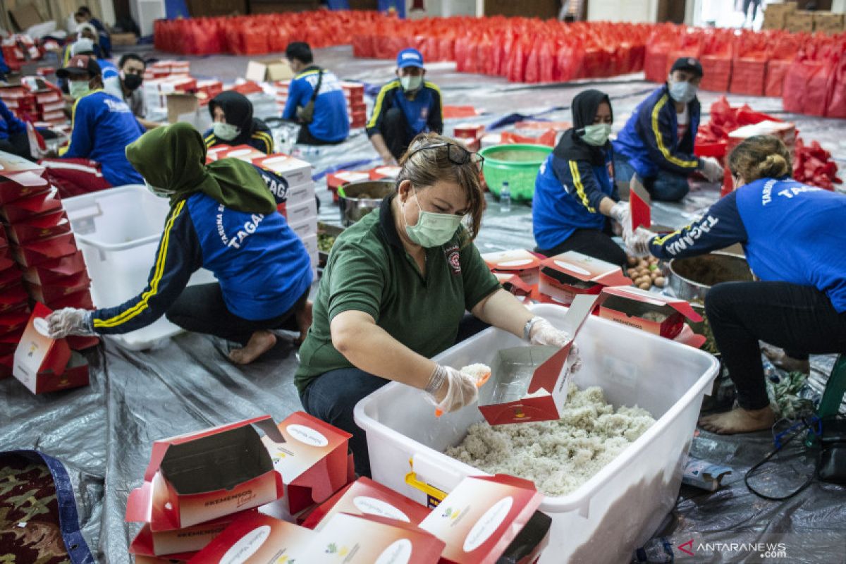 4 BUMN salurkan bantuan bahan baku untuk dapur umum di DKI Jakarta