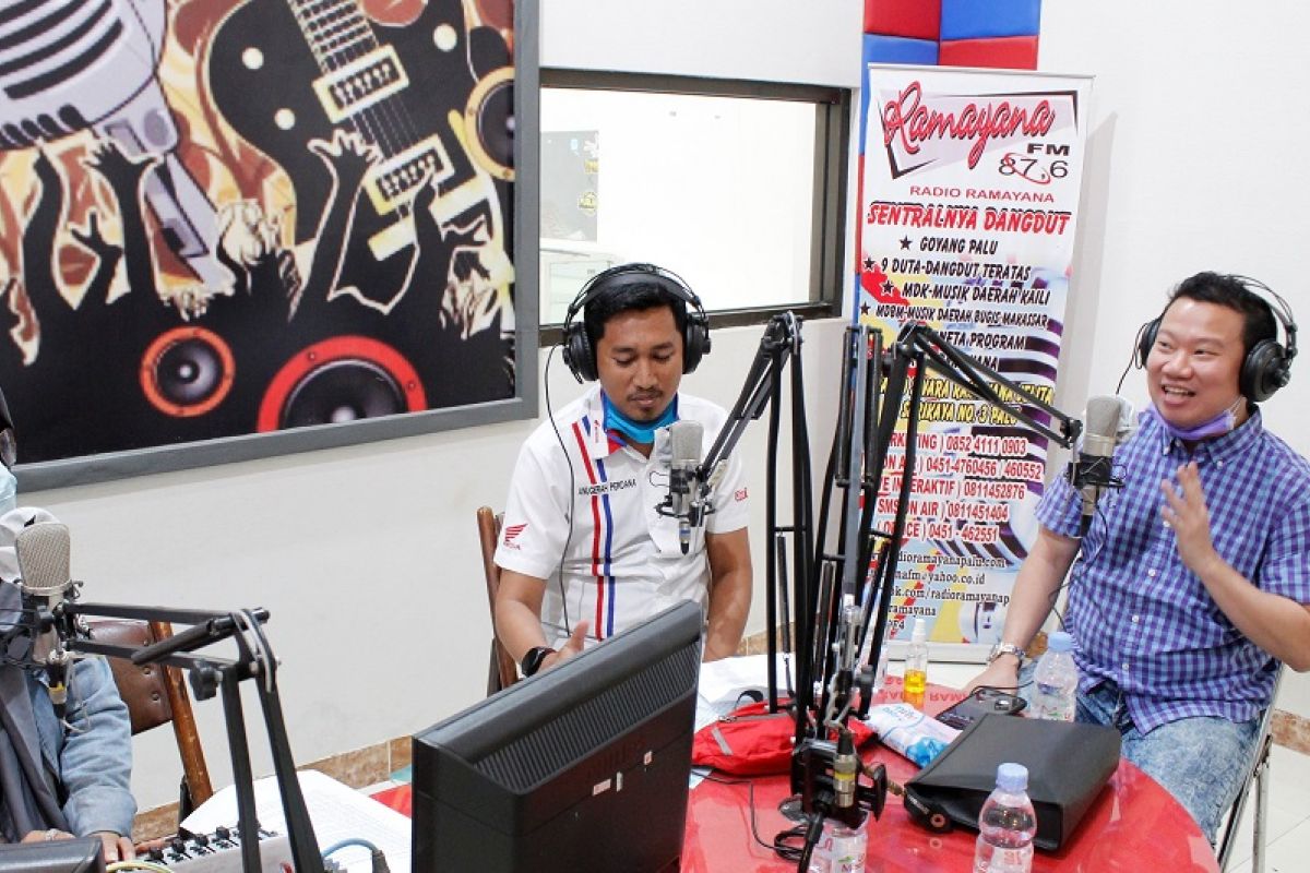 Honda Talkshow Safety Riding di dua radio Kota Palu
