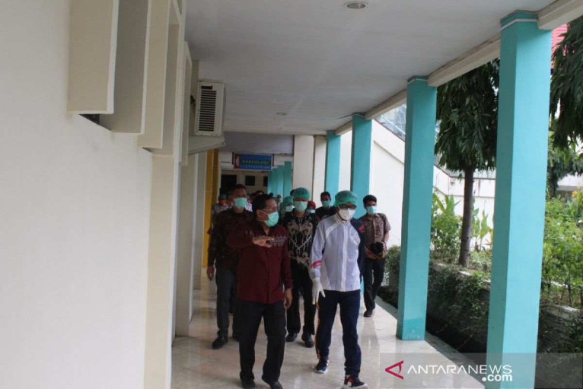 Pemprov Sulsel siapkan delapan dokter ahli paru untuk RSSR Makassar
