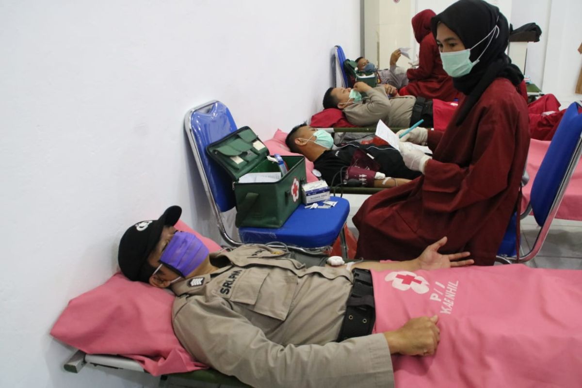 Ditengah pandemi corona, Polres Inhil lakukan donor darah