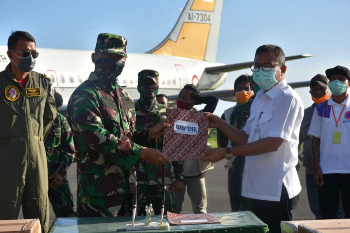 Gugus Tugas Percepatan Penanganan COVID-19 Pusat salurkan 3.000 APD di Malut