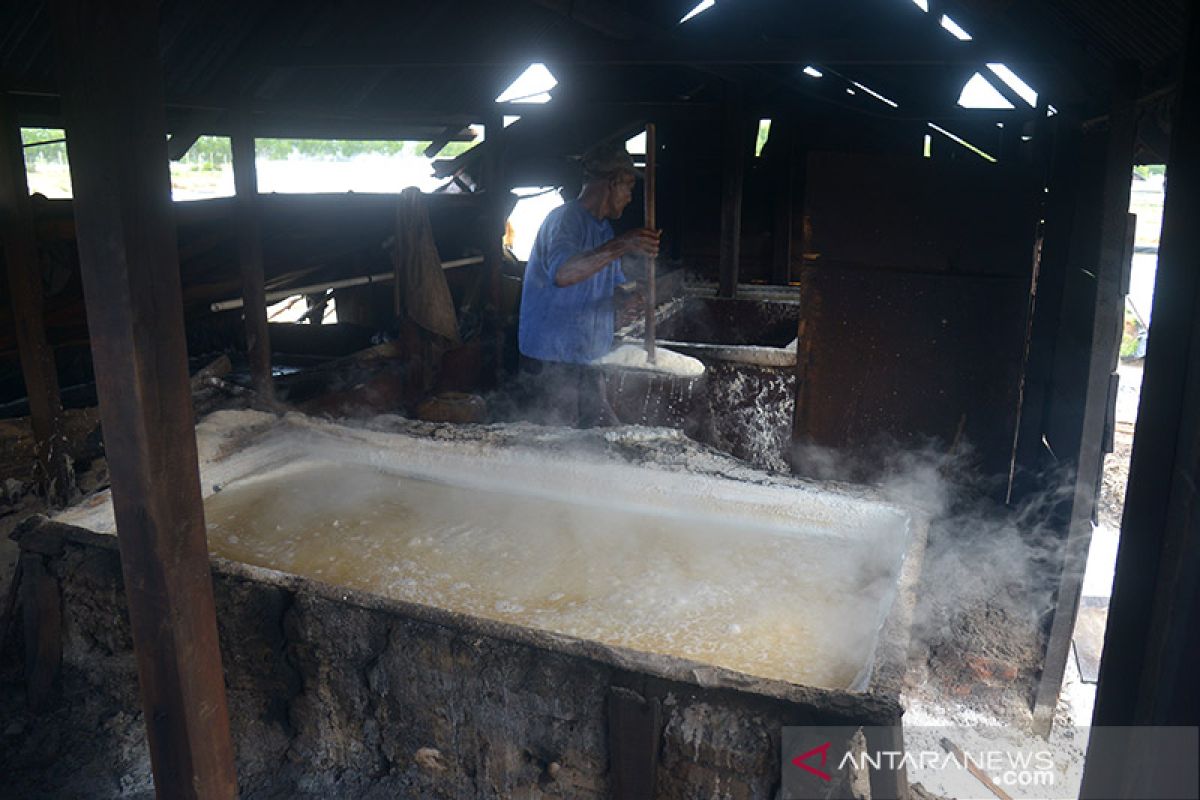 Produksi garam tradisional tidak terdampak COVID-19