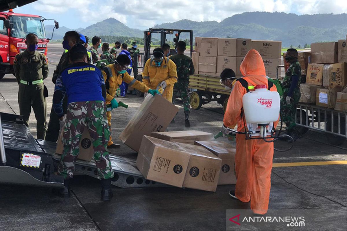 Pesawat TNI AU bawa APD tiba di Manado