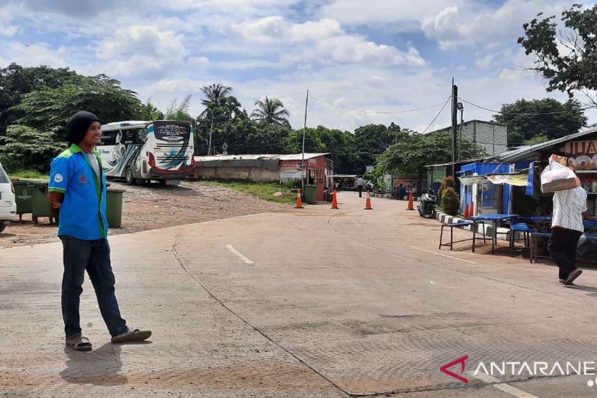 Pekerja Terminal Lebak Bulus harapkan perhatian selama PSBB