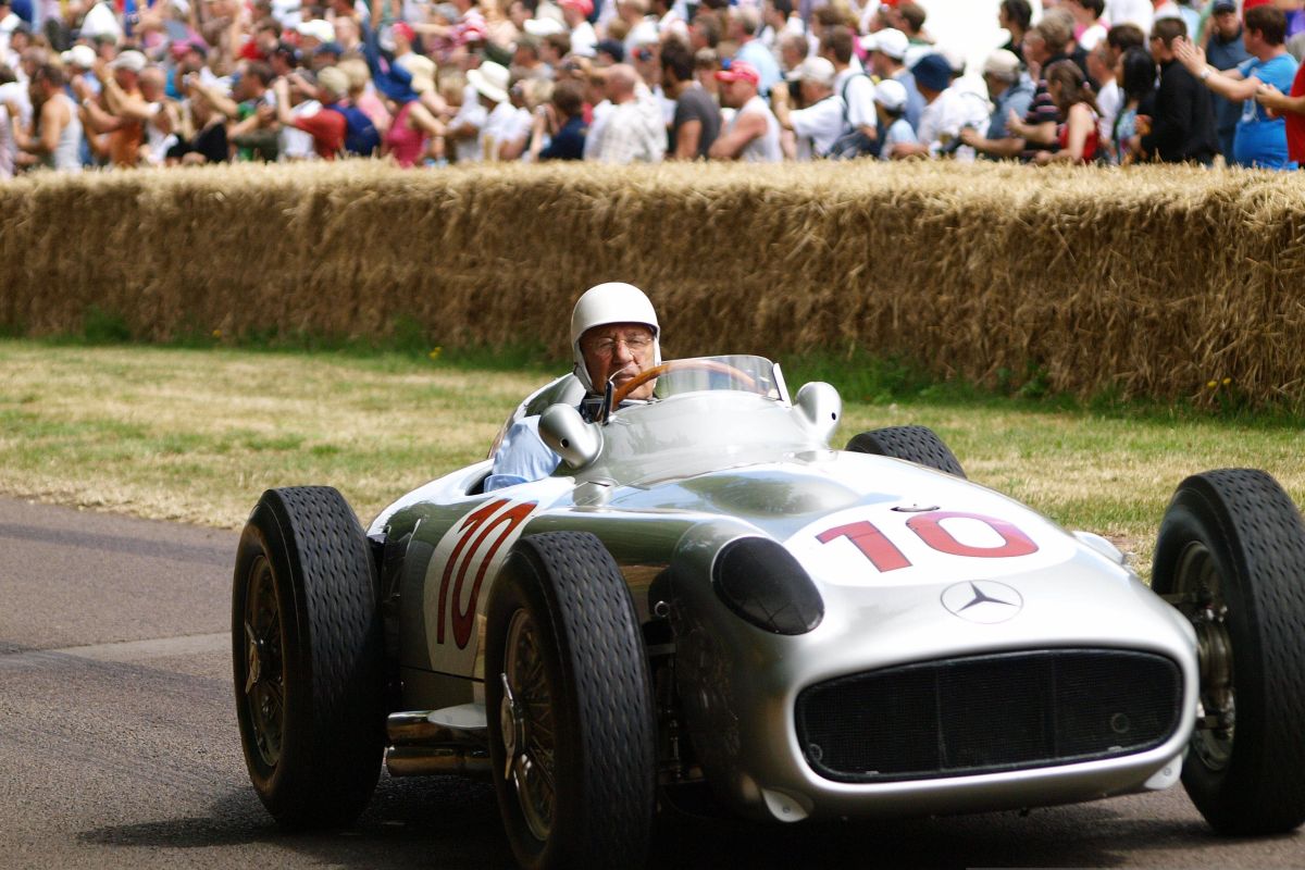 Lewis Hamilton sampaikan dukacita meninggalnya Stirling Moss