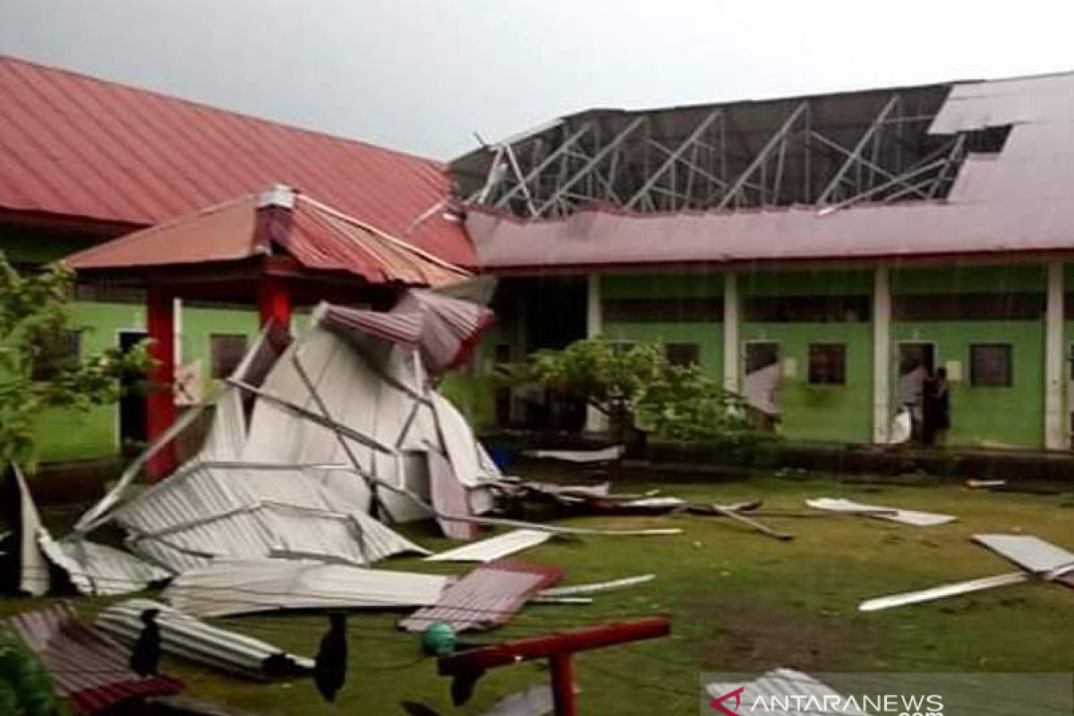 Kamar tahanan Lapas Meulaboh rusak diterjang puting beliung