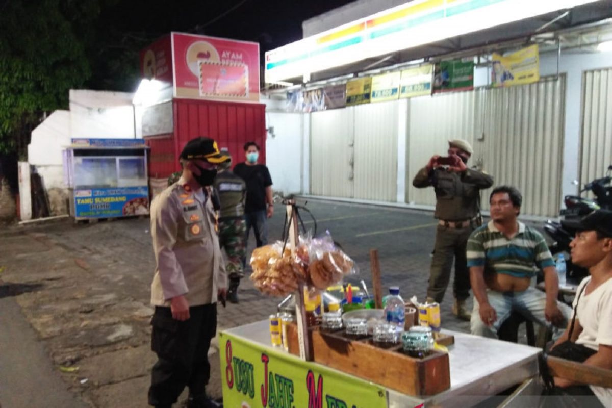 Polsek Kebon Jeruk patroli keliling sisir tempat warga berkerumun