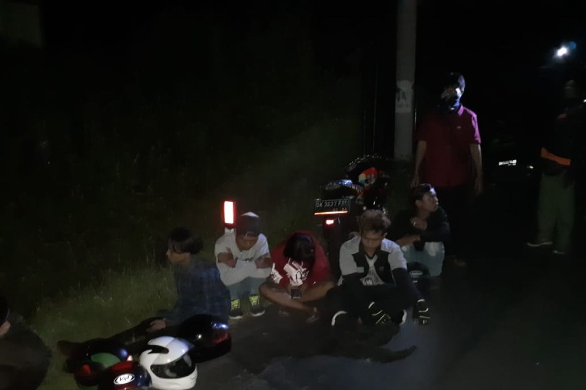 Polisi bubarkan balapan liar di Mengwi-Badung