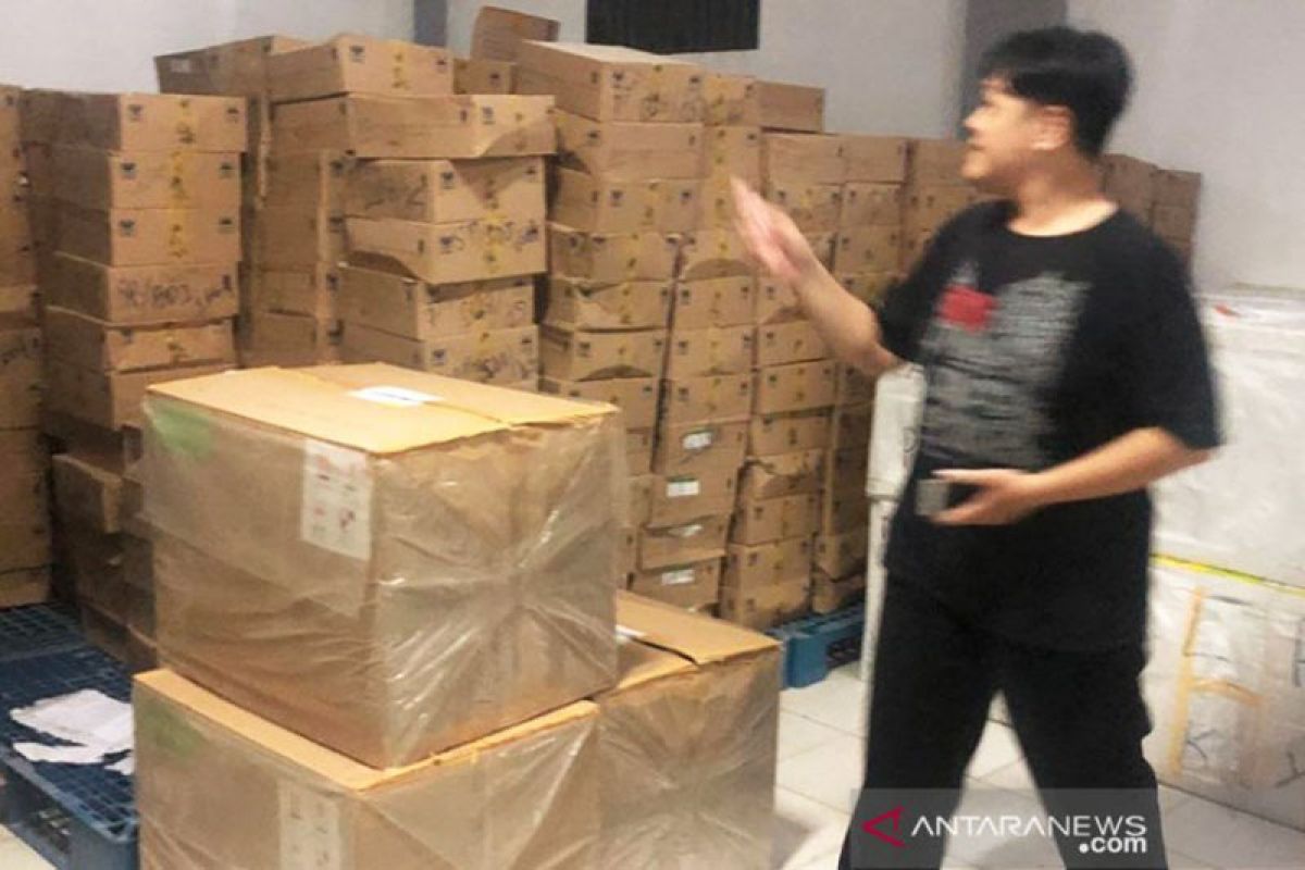 Police probe mask theft at C Kalimantan Health Office's warehouse