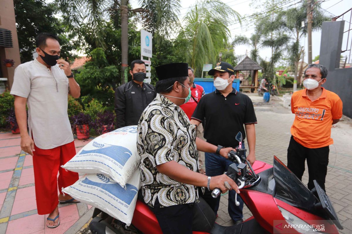 Pemkot Tangerang salurkan bantuan beras bagi warga terdampak COVID-19