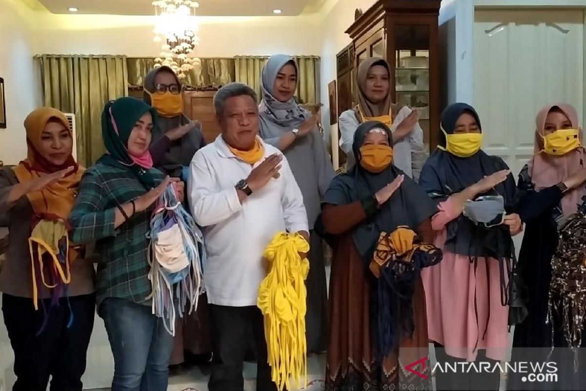 Bupati Muda apresiasi konveksi perempuan terus produksi masker kain