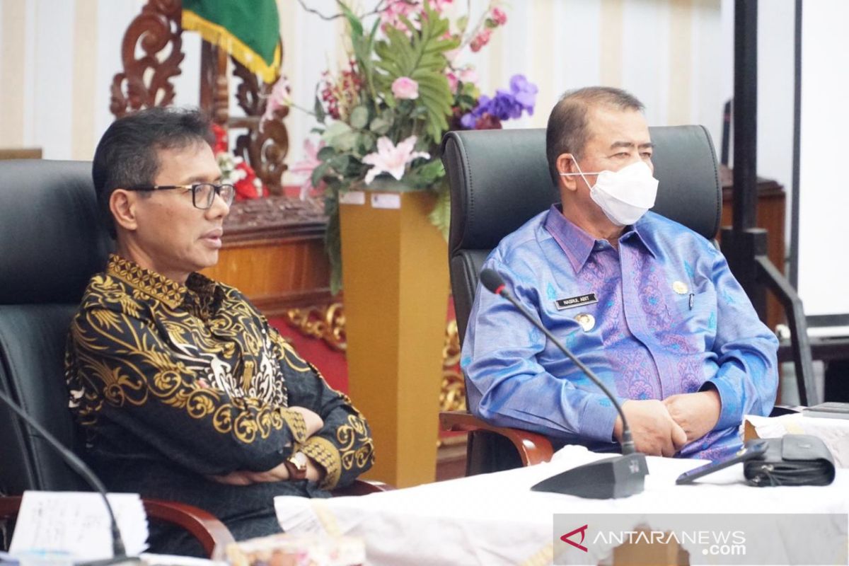 More advanced than other regions, W Sumatra began to examine persons under monitoring