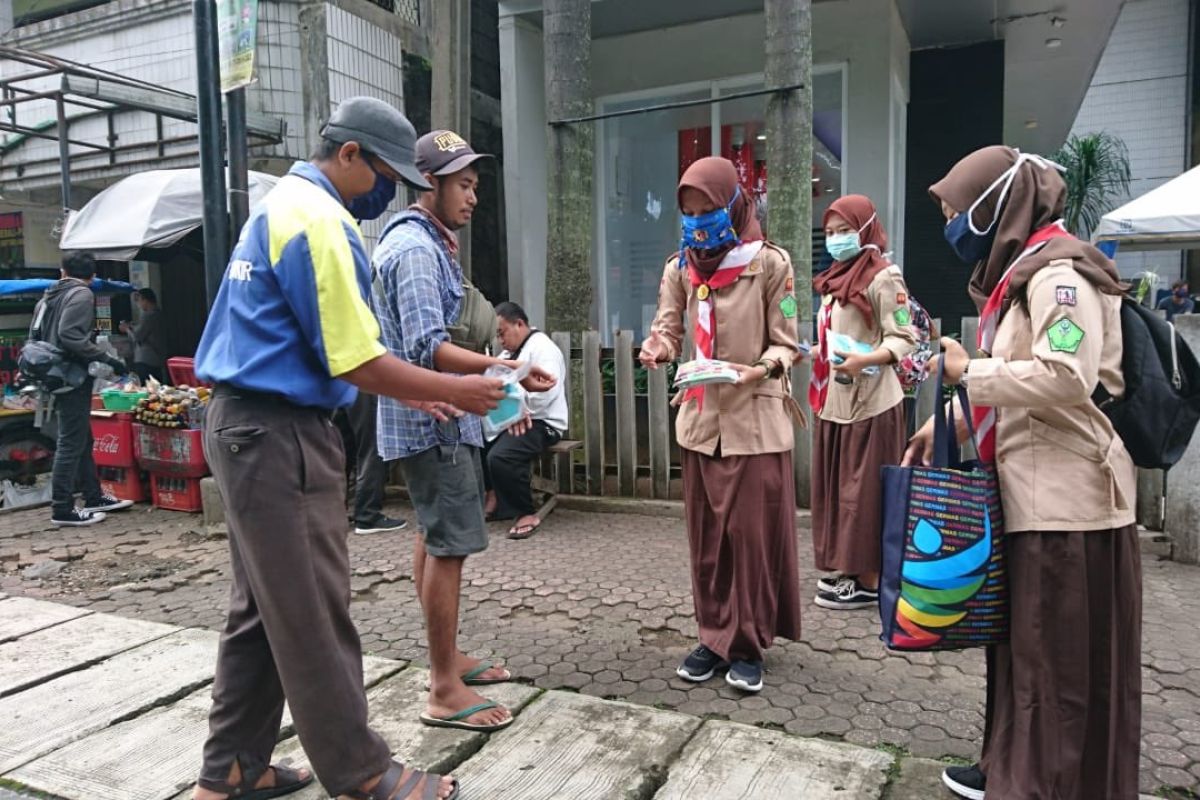 Kementerian Kesehatan bagikan 6.000 masker kain kepada warga