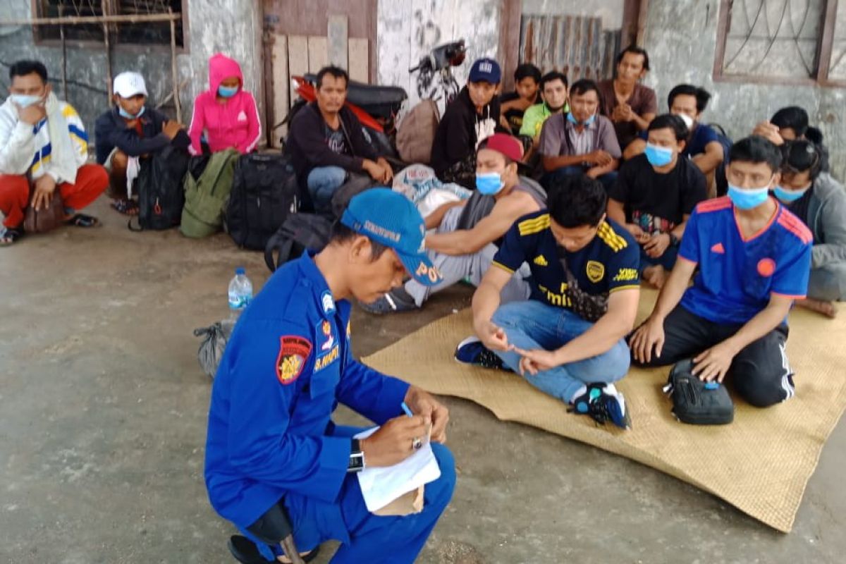 Polres Tanjung Balai amankan 17 TKI ilegal dari  Malaysia