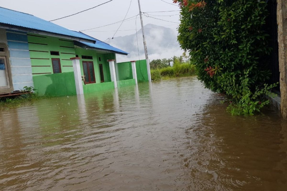 Ratusan rumah di kawasan BTN Gajah Mada Sentani terendam banjir