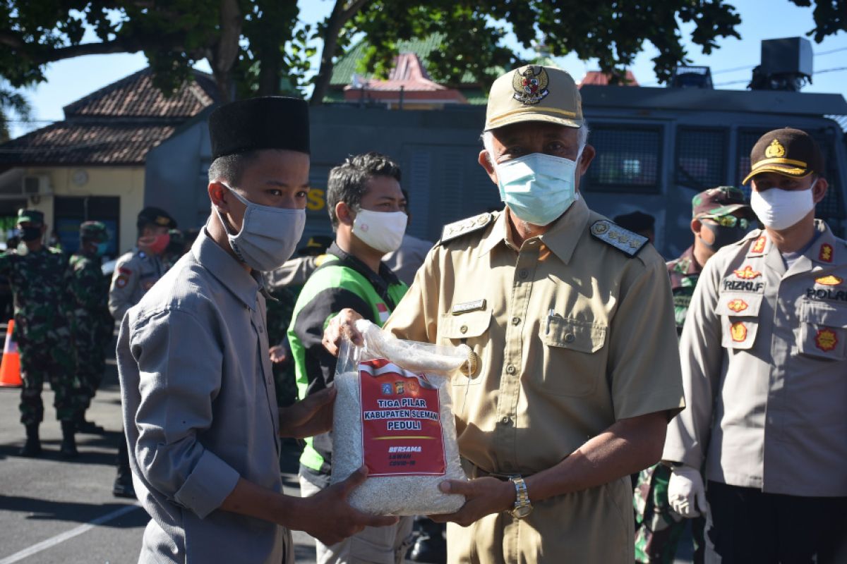 Sleman salurkan bantuan sembako untuk warga terdampak COVID-19