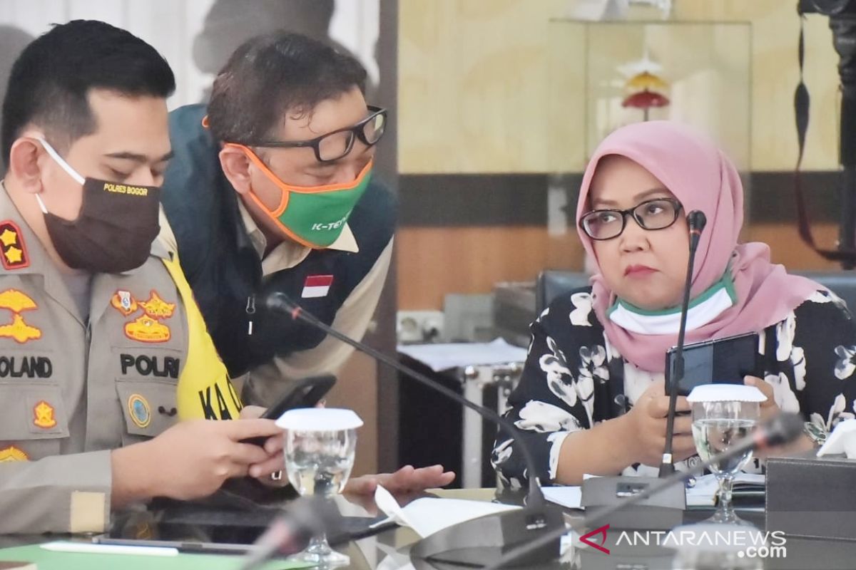 Pabrik di Bogor boleh beroperasi saat PSBB, asal rapid test pegawai