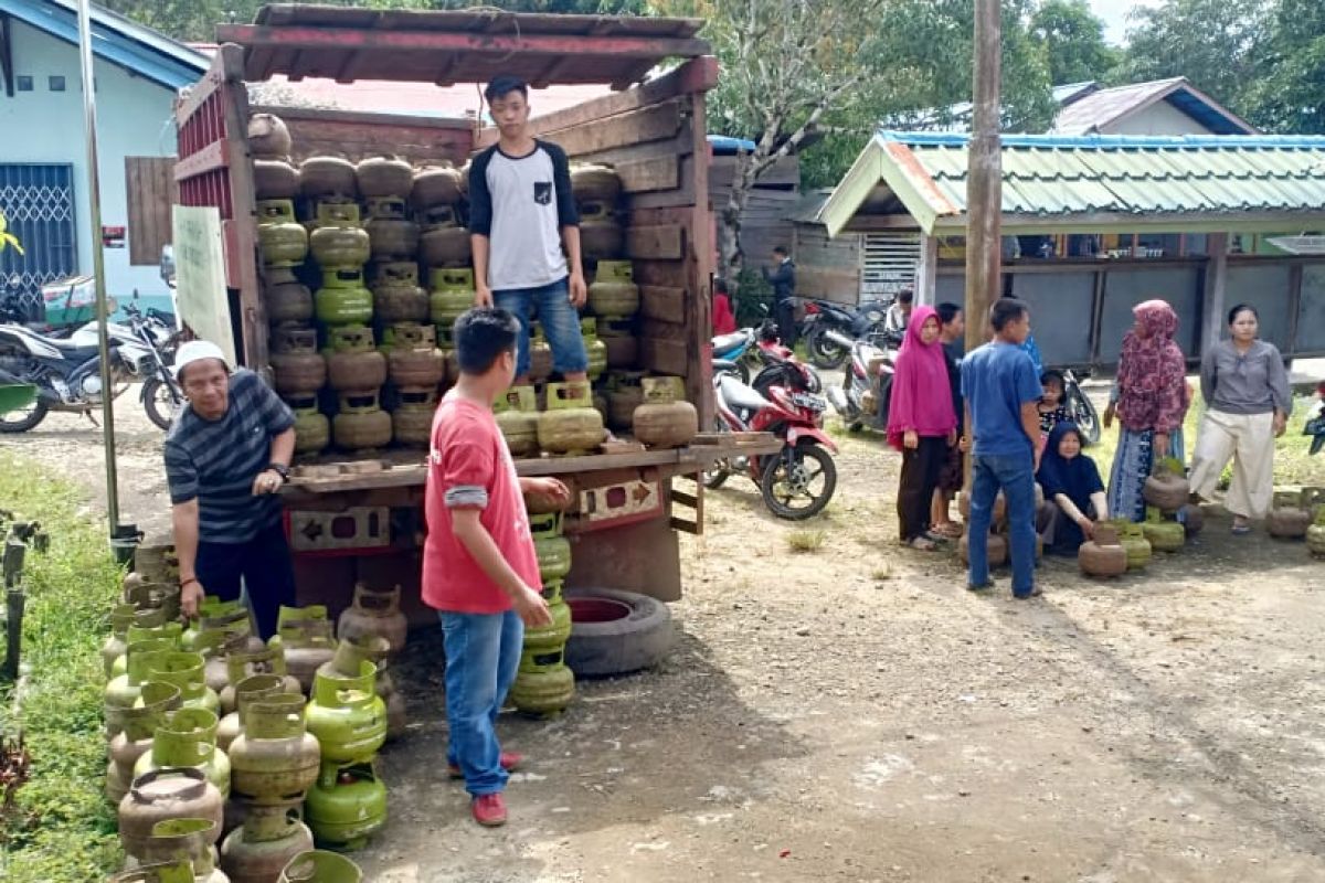 PT Energi Khatulistiwa gelar operasi pasar elpiji di batas Indonesia - Malaysia