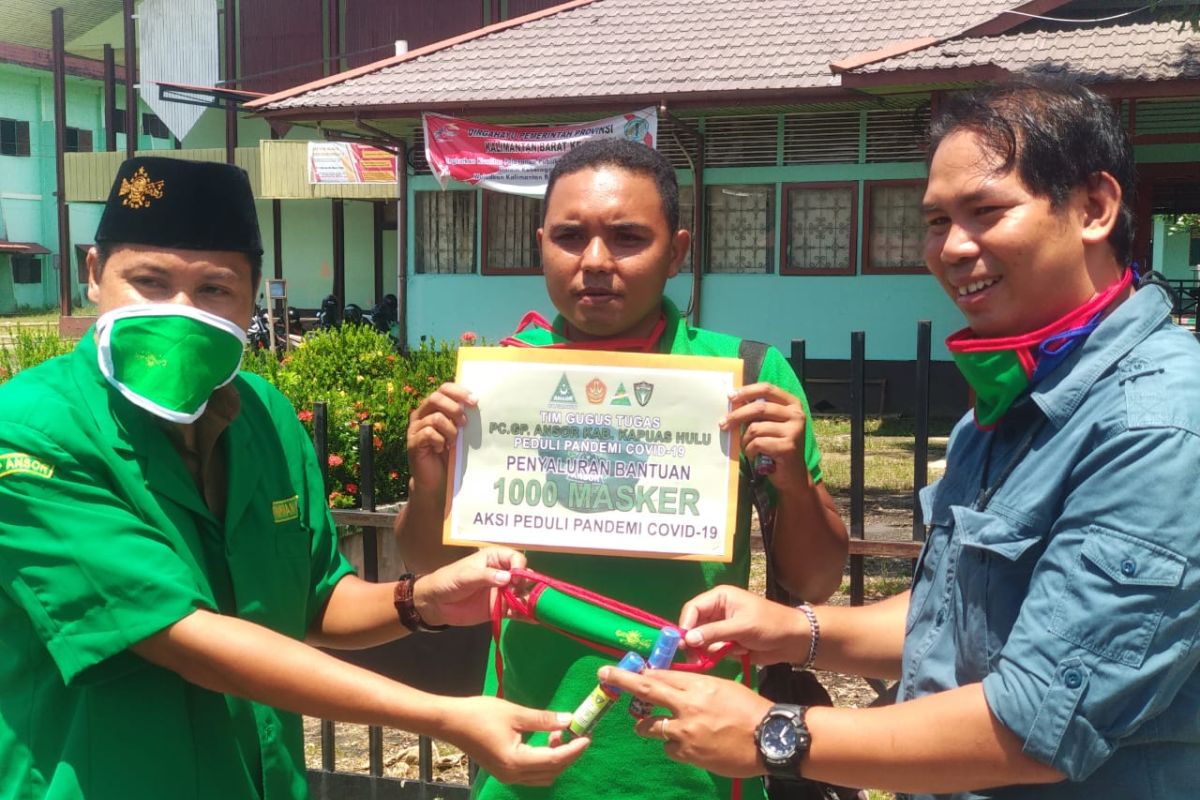 GP Ansor bagikan masker dan hand sanitizer untuk Jurnalis di Kapuas Hulu