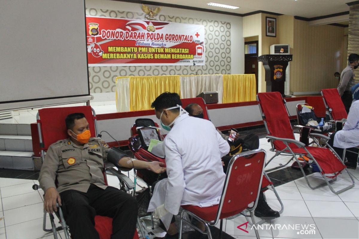 Polda Gorontalo lakukan donor darah bantu PMI
