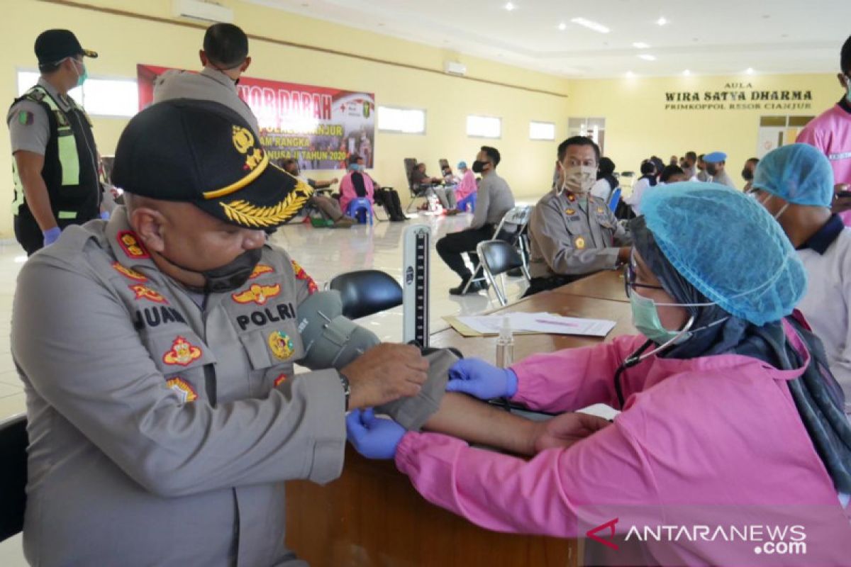 Polres Cianjur bantu PMI tambah stok darah hadapi penyebaran COVID-19