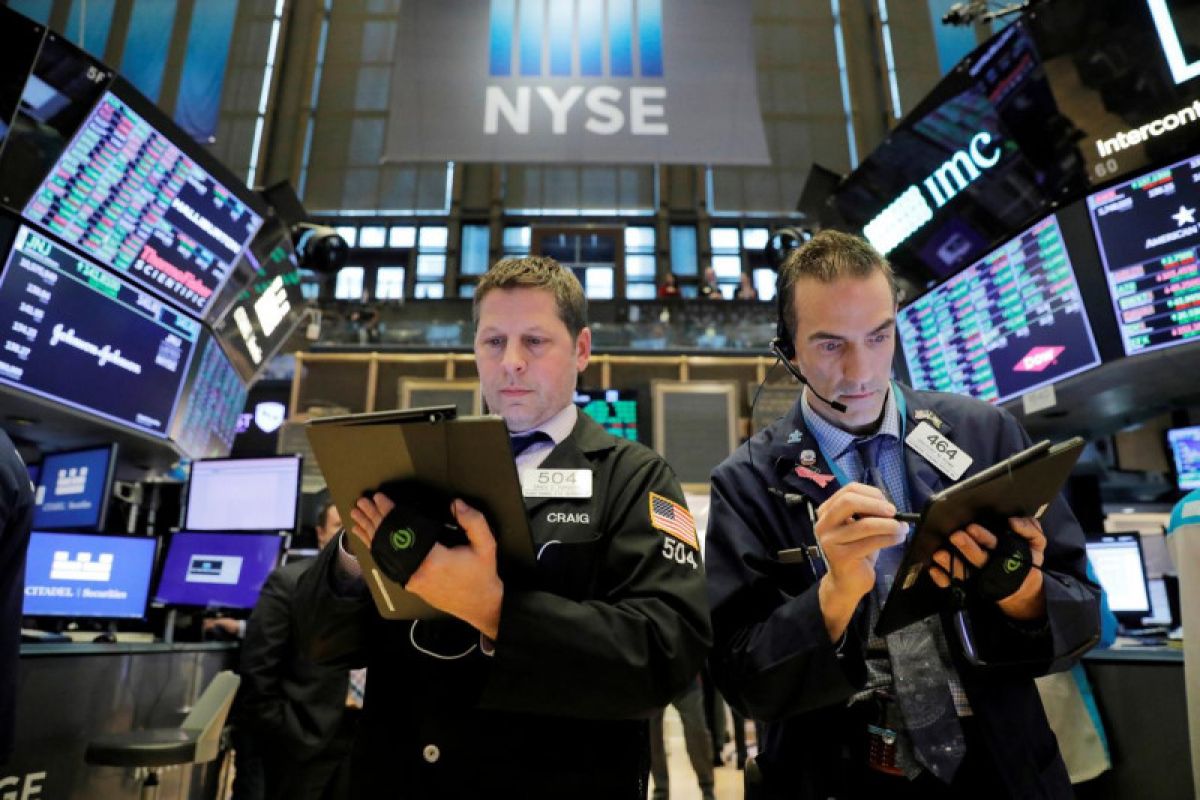 Wall Street dibuka turun karena1 kekhawatiran Corona terus guncang investor