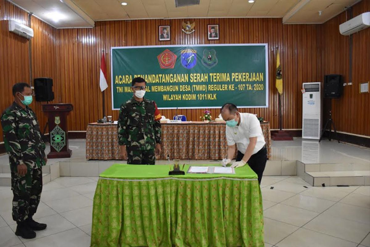 Bupati Kapuas tandatangani serah terima pekerjaan TMMD