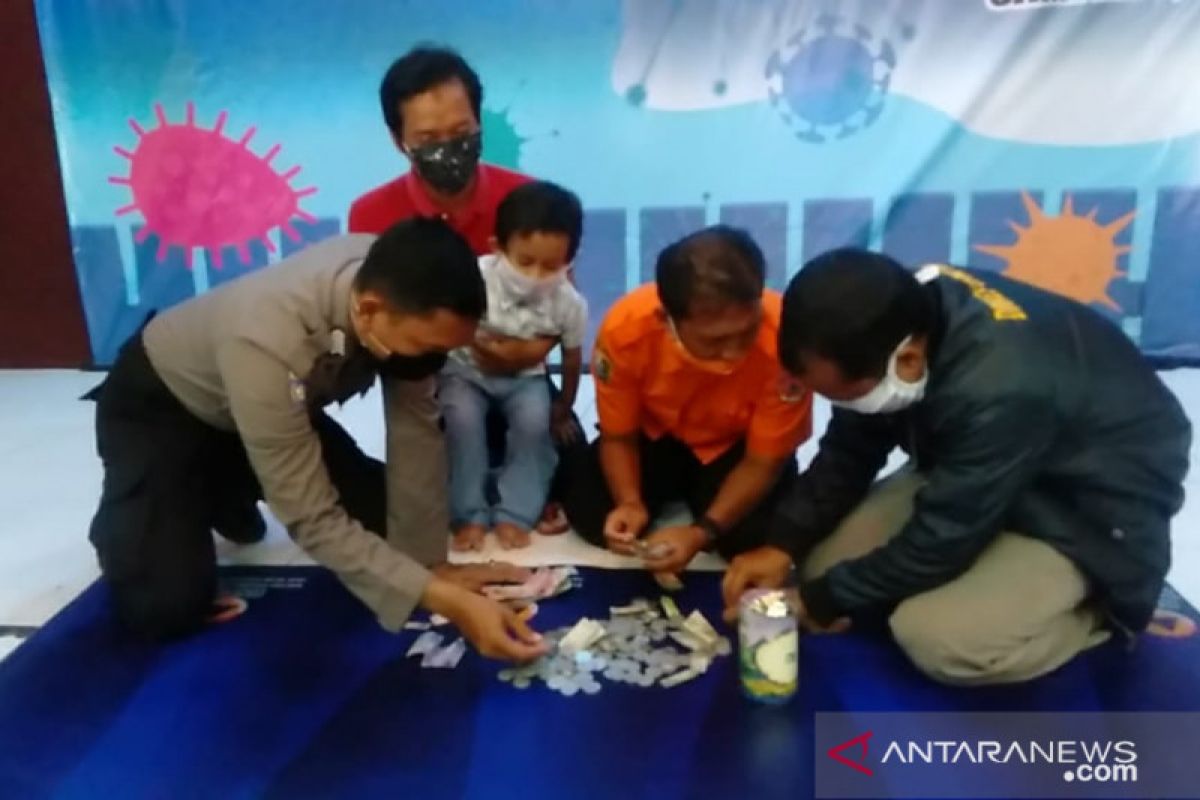 Satgas COVID-19 Sampang terima sumbangan seorang murid PAUD, hasil tabungan