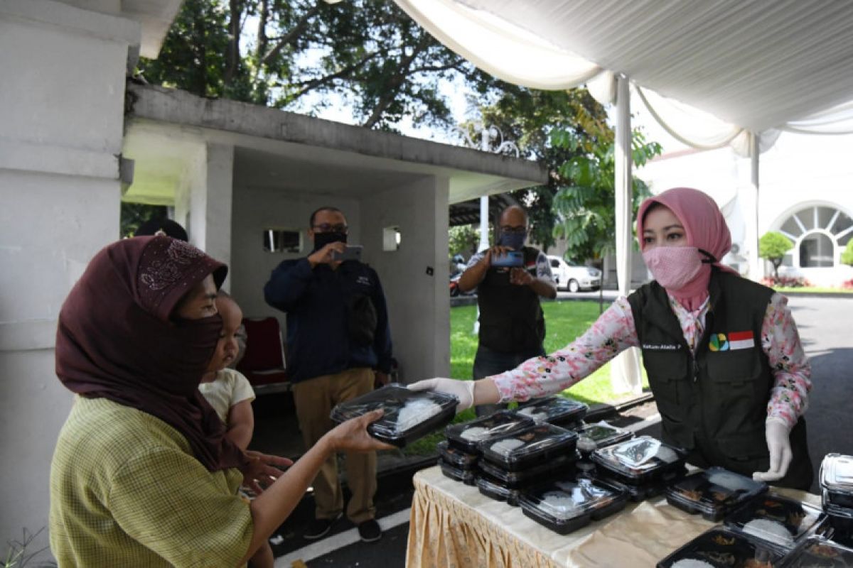 Jabar Bergerak dirikan posko makan siang gratis di Gedung Pakuan