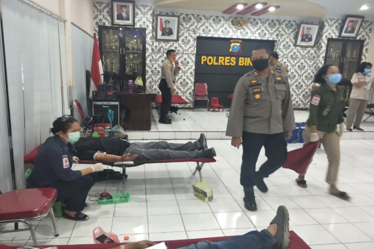 Kapolres Binjai beserta jajaran donor darah