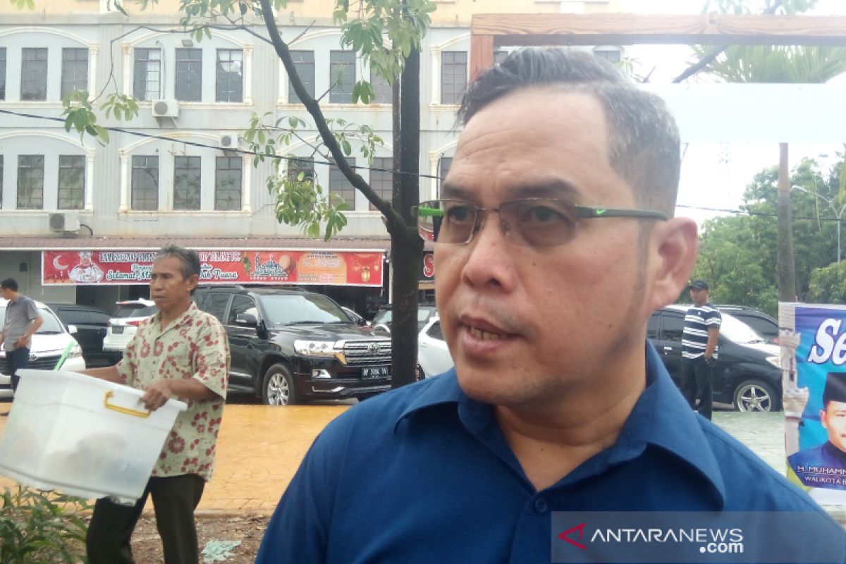 Ruangan untuk pasien lelaki positif COVID-19 Batam penuh