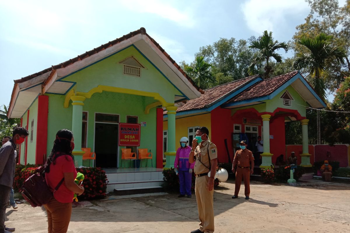 Desa Braja Luhur buat rumah isolasi bagi warga yang  nekat mudik